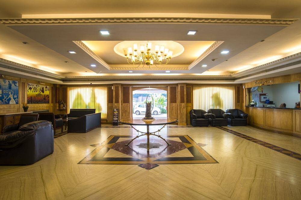 Golf View Hotels & Suites Nedumbassery Exterior foto