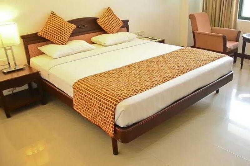 Golf View Hotels & Suites Nedumbassery Exterior foto